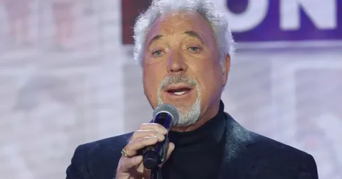 Sir Tom Jones Urgent Warning: Scammers & Impersonators